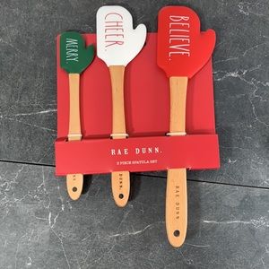 NWT Rae Dunn set of 3 mitten spatula. Length: 8 1/8" - 11 5/8" Width
